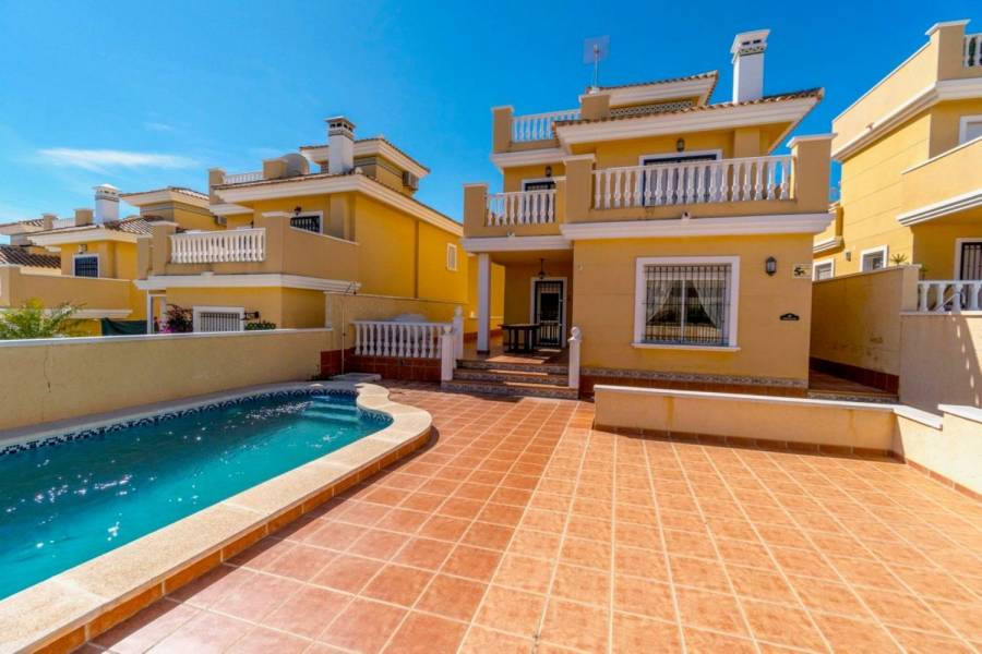 Orihuela,Alicante,España,3 Bedrooms Bedrooms,2 BathroomsBathrooms,Adosada,39881