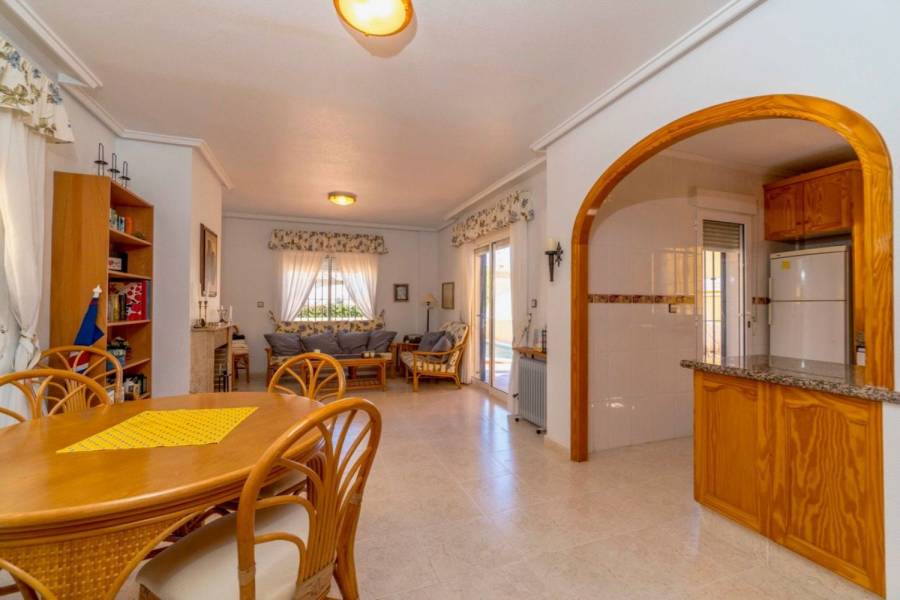 Orihuela,Alicante,España,3 Bedrooms Bedrooms,2 BathroomsBathrooms,Adosada,39881