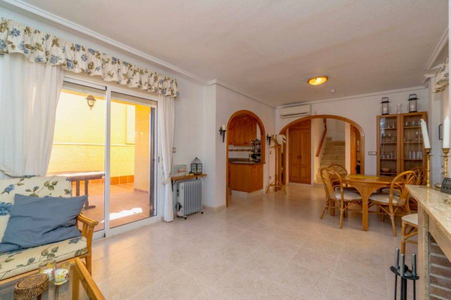 Orihuela,Alicante,España,3 Bedrooms Bedrooms,2 BathroomsBathrooms,Adosada,39881