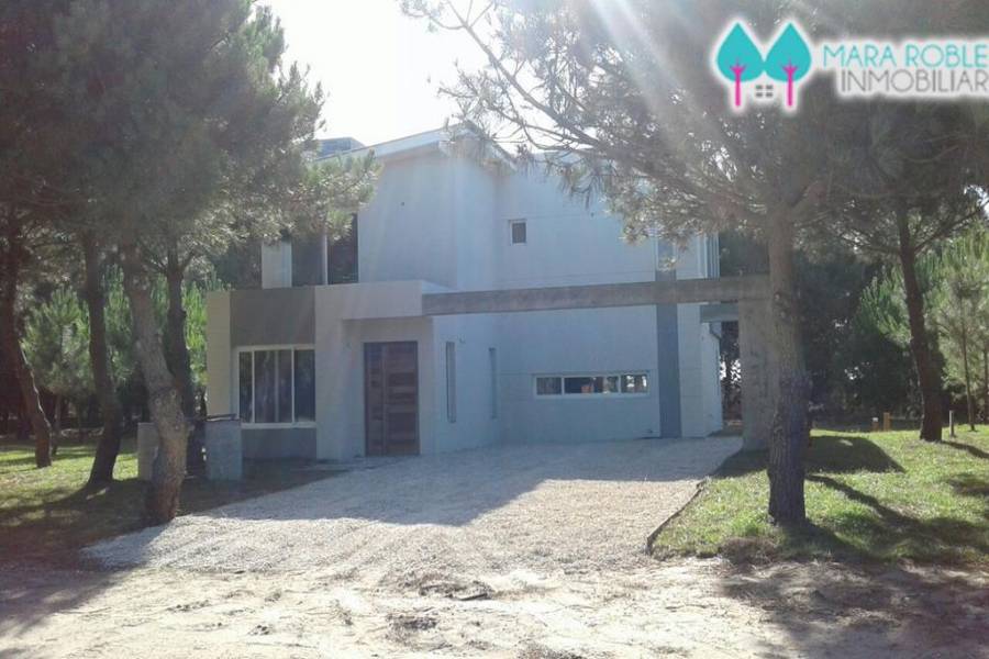 Pinamar,Buenos Aires,Argentina,5 Bedrooms Bedrooms,4 BathroomsBathrooms,Casas,DE LA CINCHA,4435