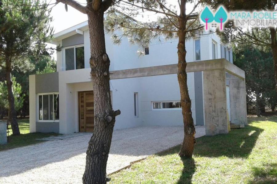 Pinamar,Buenos Aires,Argentina,5 Bedrooms Bedrooms,4 BathroomsBathrooms,Casas,DE LA CINCHA,4435