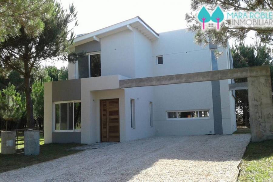 Pinamar,Buenos Aires,Argentina,5 Bedrooms Bedrooms,4 BathroomsBathrooms,Casas,DE LA CINCHA,4435