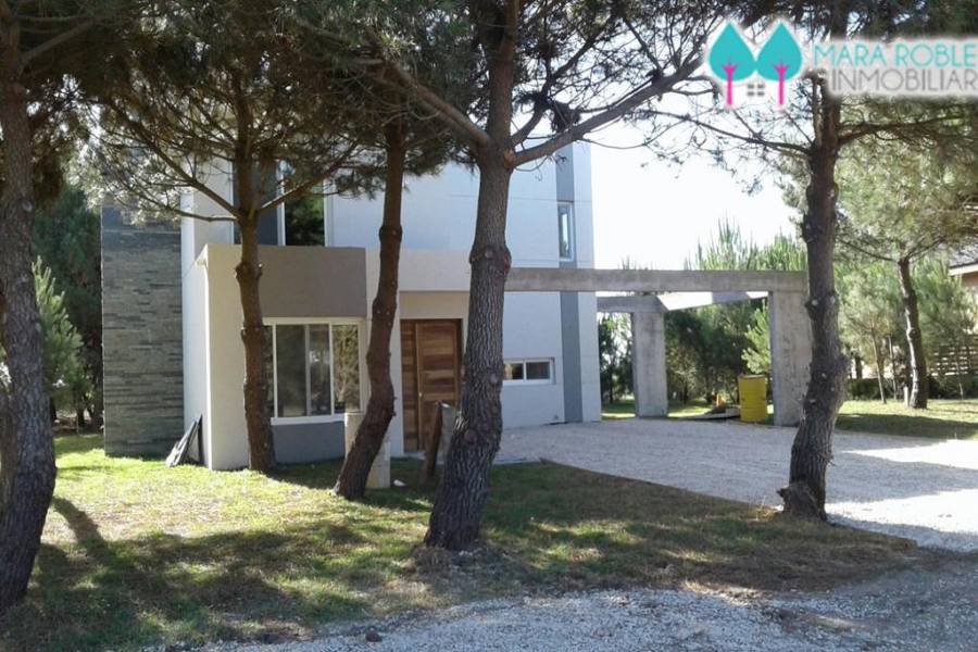 Pinamar,Buenos Aires,Argentina,5 Bedrooms Bedrooms,4 BathroomsBathrooms,Casas,DE LA CINCHA,4435