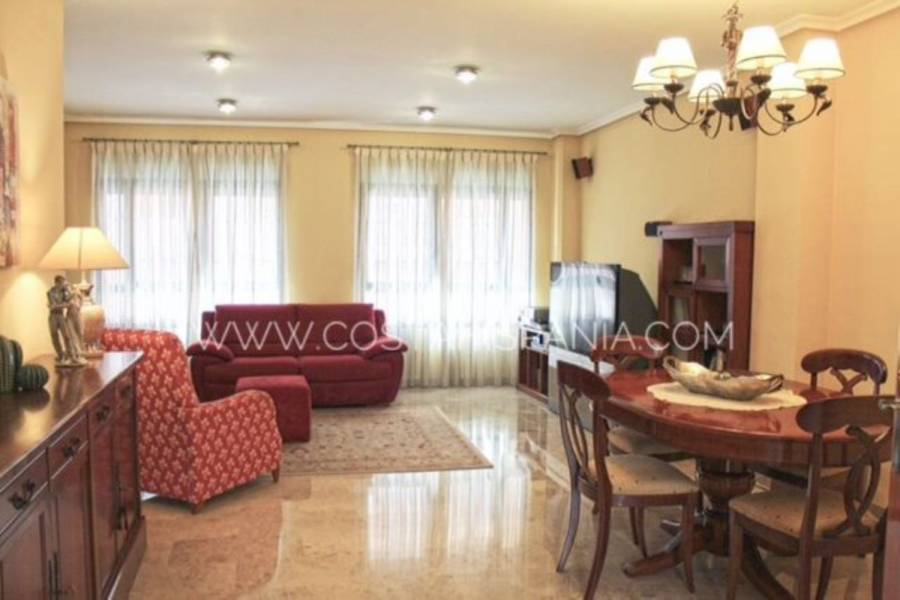 Alicante,Alicante,España,4 Bedrooms Bedrooms,3 BathroomsBathrooms,Adosada,39903