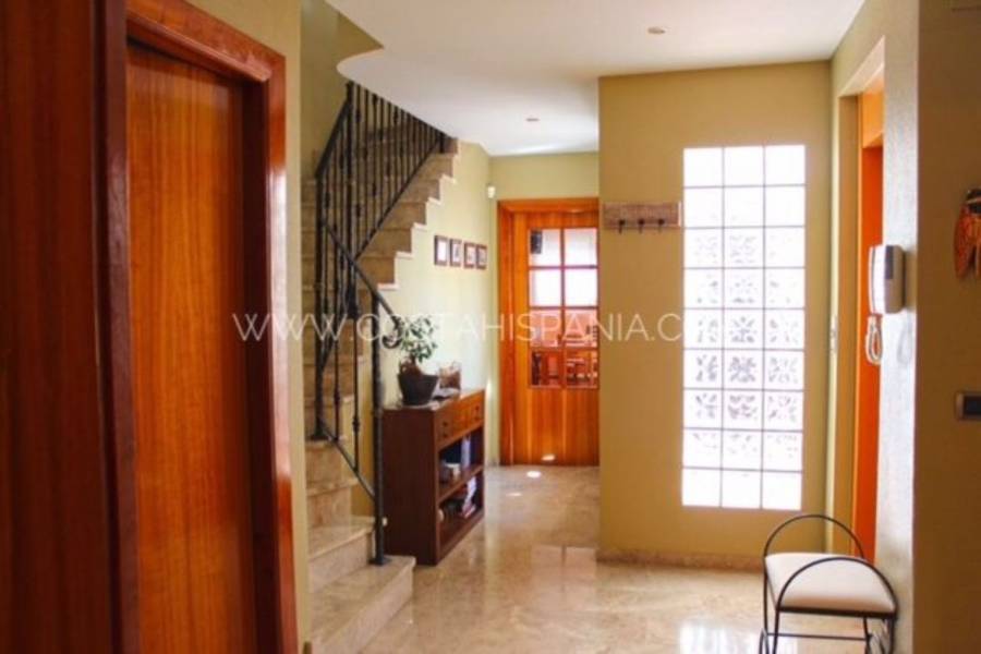 Alicante,Alicante,España,4 Bedrooms Bedrooms,3 BathroomsBathrooms,Adosada,39903