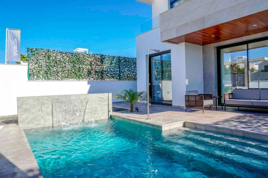 Ciudad Quesada,Alicante,España,3 Bedrooms Bedrooms,2 BathroomsBathrooms,Chalets,39906