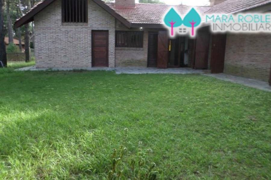 Pinamar,Buenos Aires,Argentina,3 Bedrooms Bedrooms,4 BathroomsBathrooms,Casas,DE LAS ONDINAS,4438