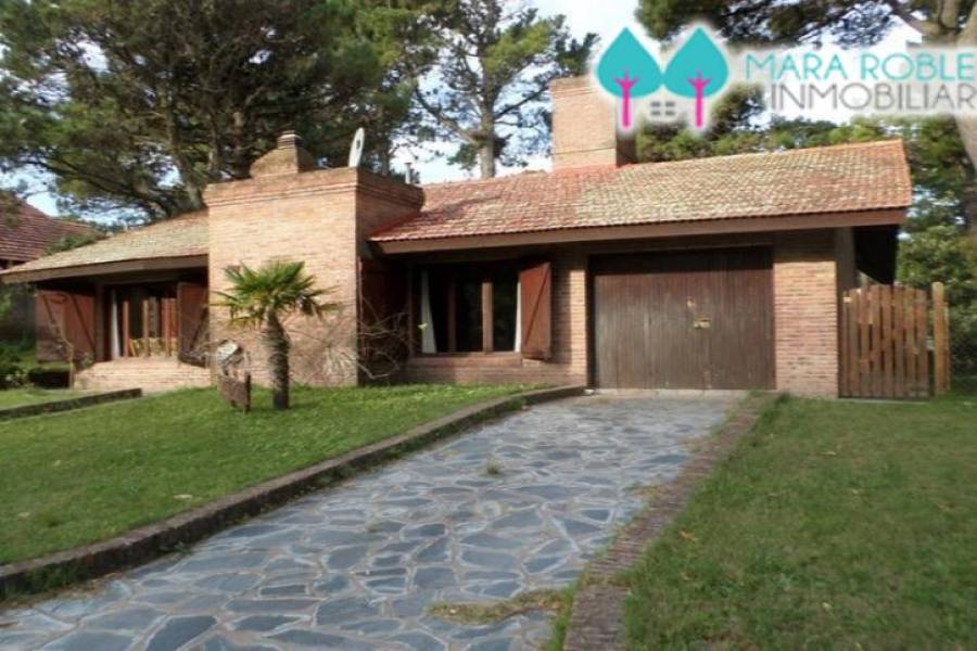 Pinamar,Buenos Aires,Argentina,3 Bedrooms Bedrooms,4 BathroomsBathrooms,Casas,DE LAS ONDINAS,4438