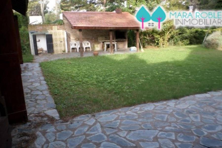Pinamar,Buenos Aires,Argentina,3 Bedrooms Bedrooms,4 BathroomsBathrooms,Casas,DE LAS ONDINAS,4438