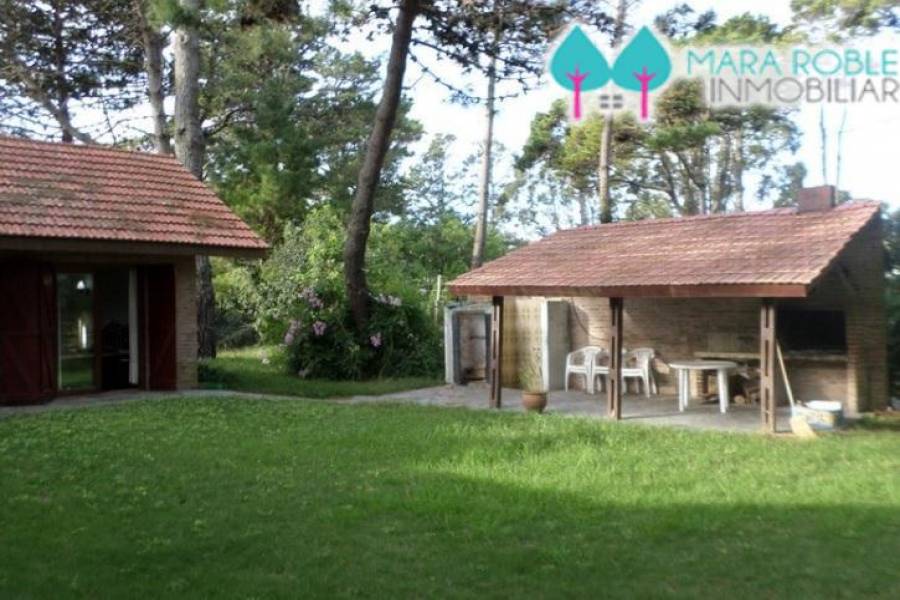 Pinamar,Buenos Aires,Argentina,3 Bedrooms Bedrooms,4 BathroomsBathrooms,Casas,DE LAS ONDINAS,4438