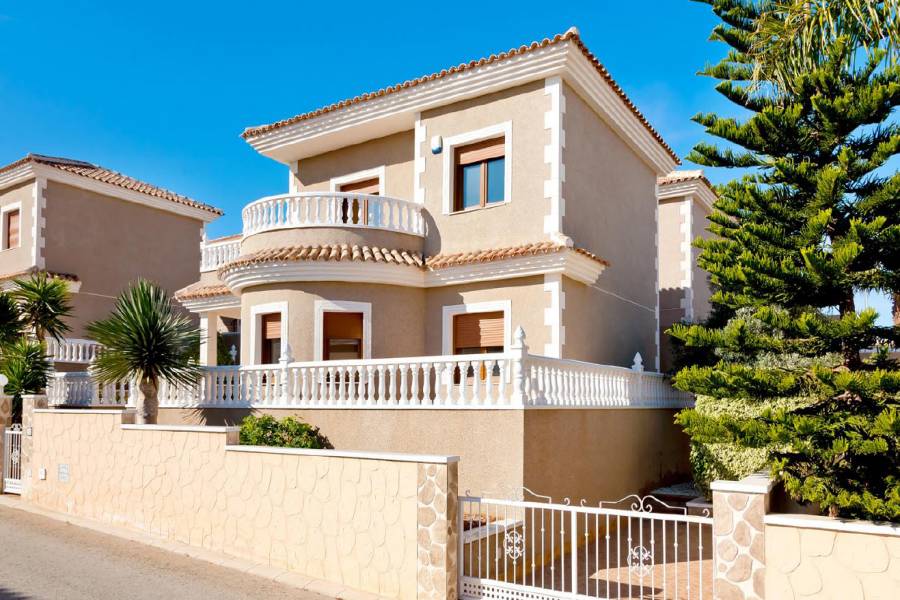 Torrevieja,Alicante,España,3 Bedrooms Bedrooms,2 BathroomsBathrooms,Chalets,39964