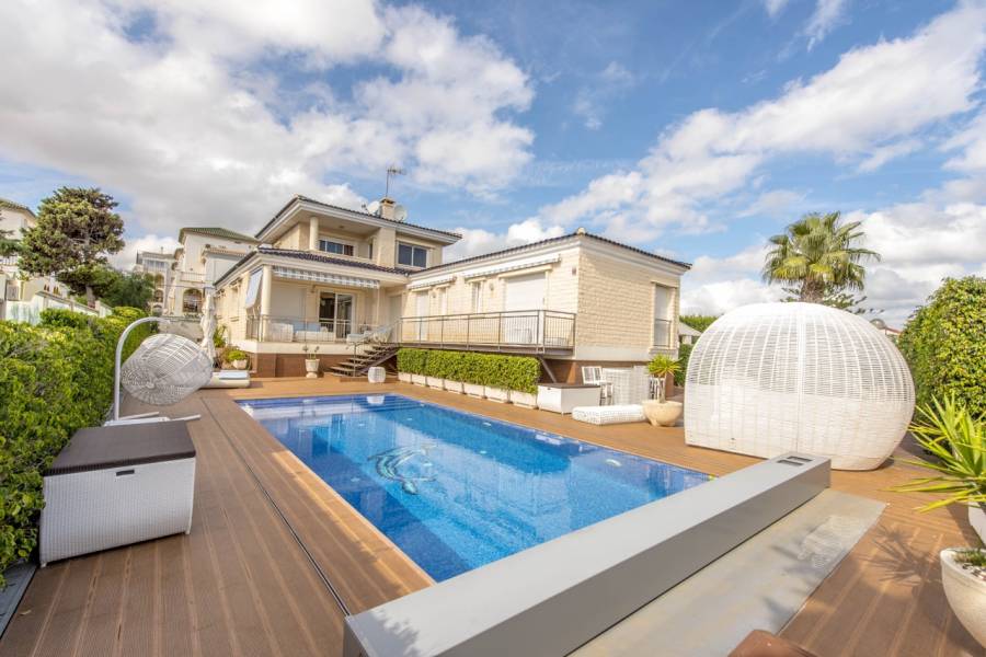 Torrevieja,Alicante,España,4 Bedrooms Bedrooms,5 BathroomsBathrooms,Chalets,40006