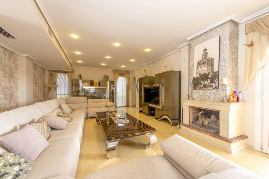 Torrevieja,Alicante,España,4 Bedrooms Bedrooms,5 BathroomsBathrooms,Chalets,40006