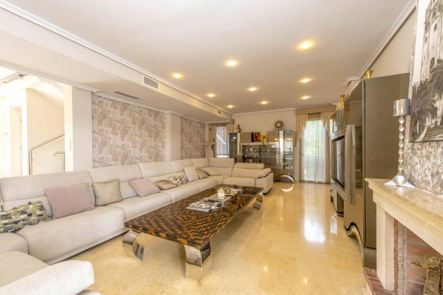 Torrevieja,Alicante,España,4 Bedrooms Bedrooms,5 BathroomsBathrooms,Chalets,40006
