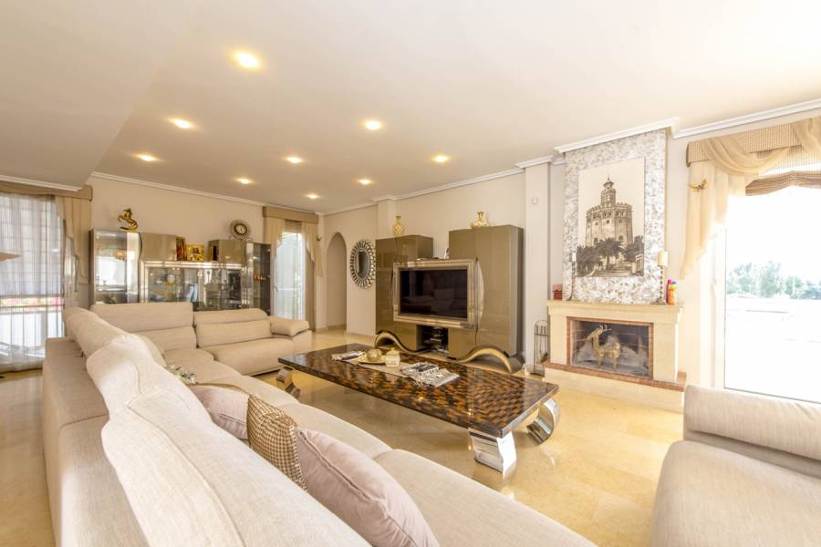 Torrevieja,Alicante,España,4 Bedrooms Bedrooms,5 BathroomsBathrooms,Chalets,40006