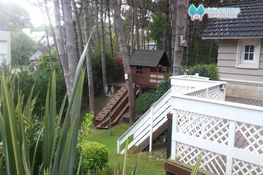 Pinamar,Buenos Aires,Argentina,4 Bedrooms Bedrooms,3 BathroomsBathrooms,Casas,DEL OLIMPO,4454