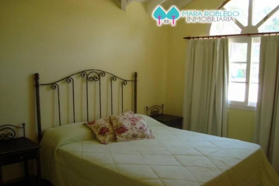 Pinamar,Buenos Aires,Argentina,4 Bedrooms Bedrooms,3 BathroomsBathrooms,Casas,DEL OLIMPO,4454