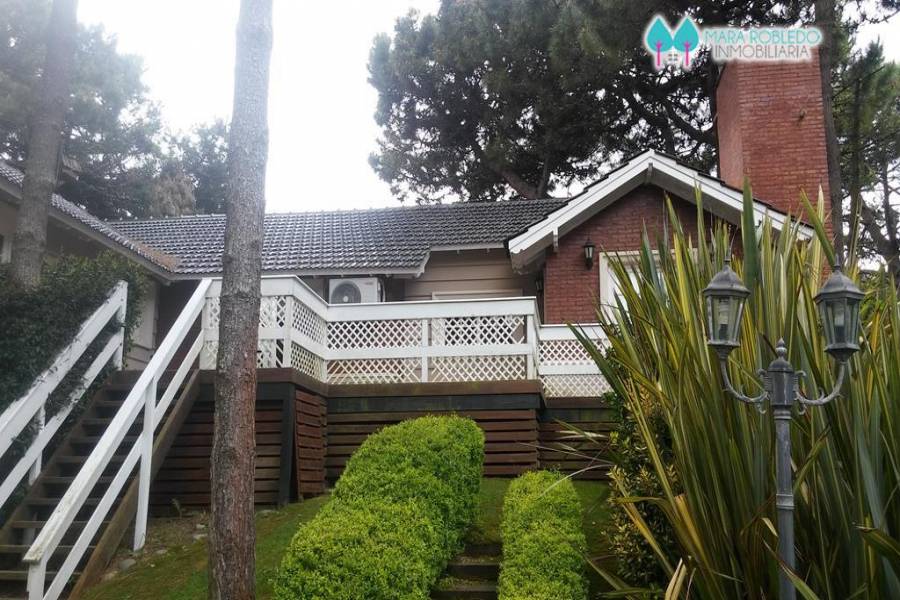 Pinamar,Buenos Aires,Argentina,4 Bedrooms Bedrooms,3 BathroomsBathrooms,Casas,DEL OLIMPO,4454