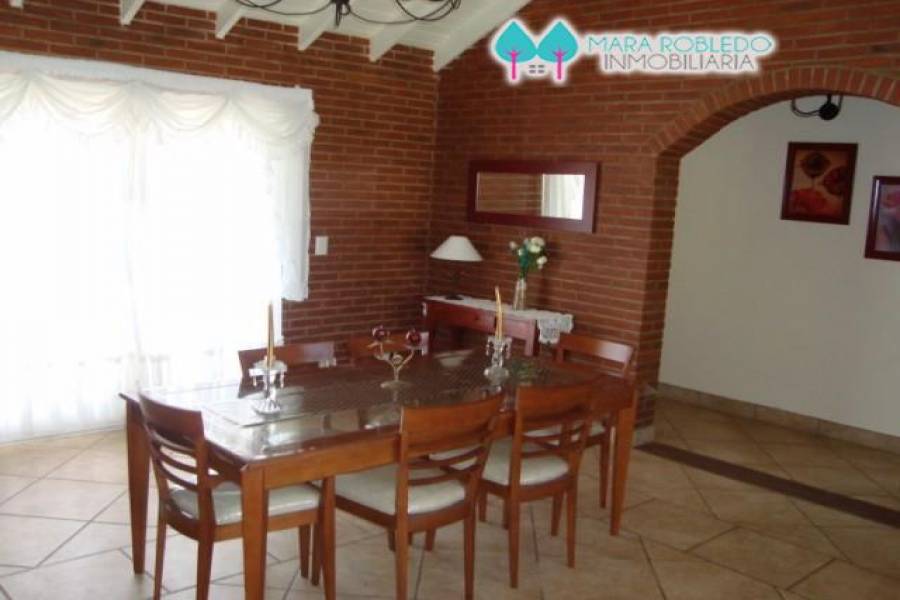 Pinamar,Buenos Aires,Argentina,4 Bedrooms Bedrooms,3 BathroomsBathrooms,Casas,DEL OLIMPO,4454