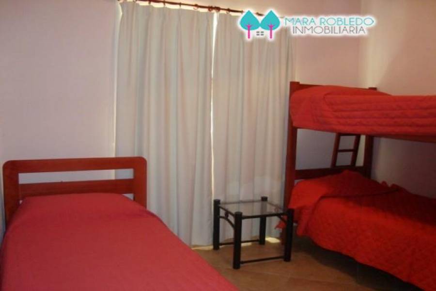 Pinamar,Buenos Aires,Argentina,4 Bedrooms Bedrooms,3 BathroomsBathrooms,Casas,DEL OLIMPO,4454