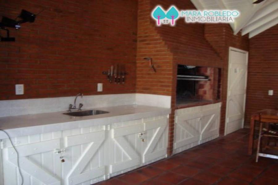 Pinamar,Buenos Aires,Argentina,4 Bedrooms Bedrooms,3 BathroomsBathrooms,Casas,DEL OLIMPO,4454