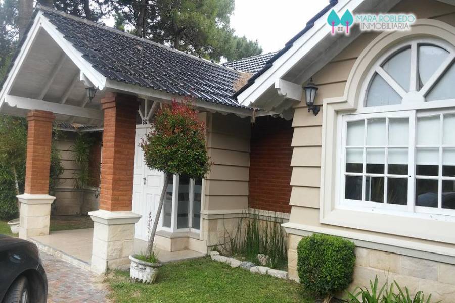 Pinamar,Buenos Aires,Argentina,4 Bedrooms Bedrooms,3 BathroomsBathrooms,Casas,DEL OLIMPO,4454