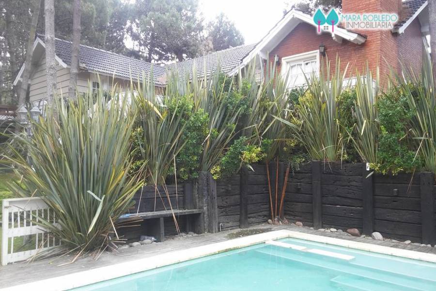 Pinamar,Buenos Aires,Argentina,4 Bedrooms Bedrooms,3 BathroomsBathrooms,Casas,DEL OLIMPO,4454