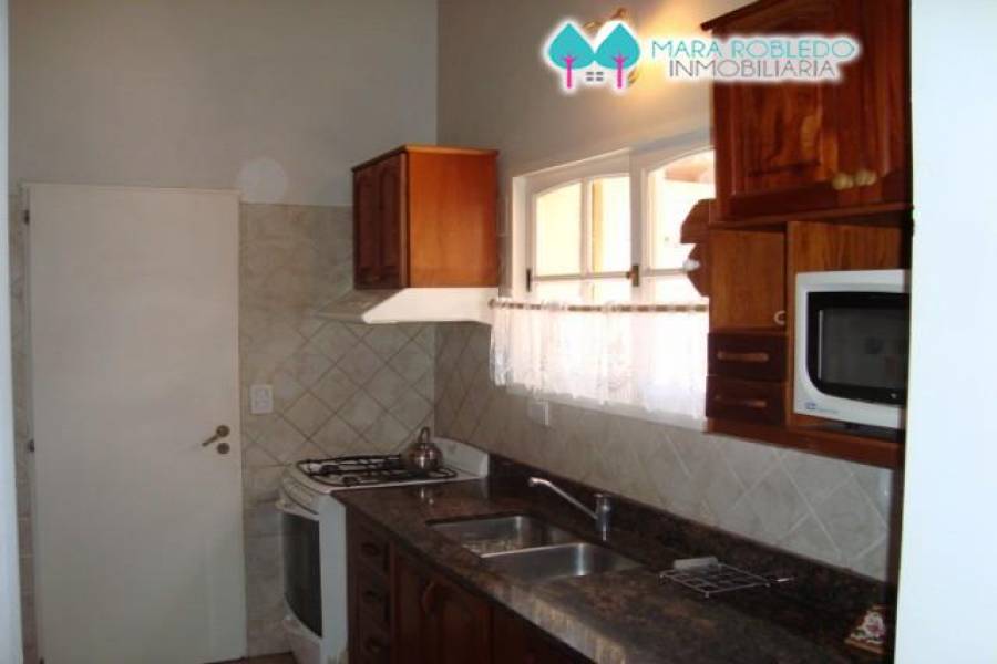 Pinamar,Buenos Aires,Argentina,4 Bedrooms Bedrooms,3 BathroomsBathrooms,Casas,DEL OLIMPO,4454