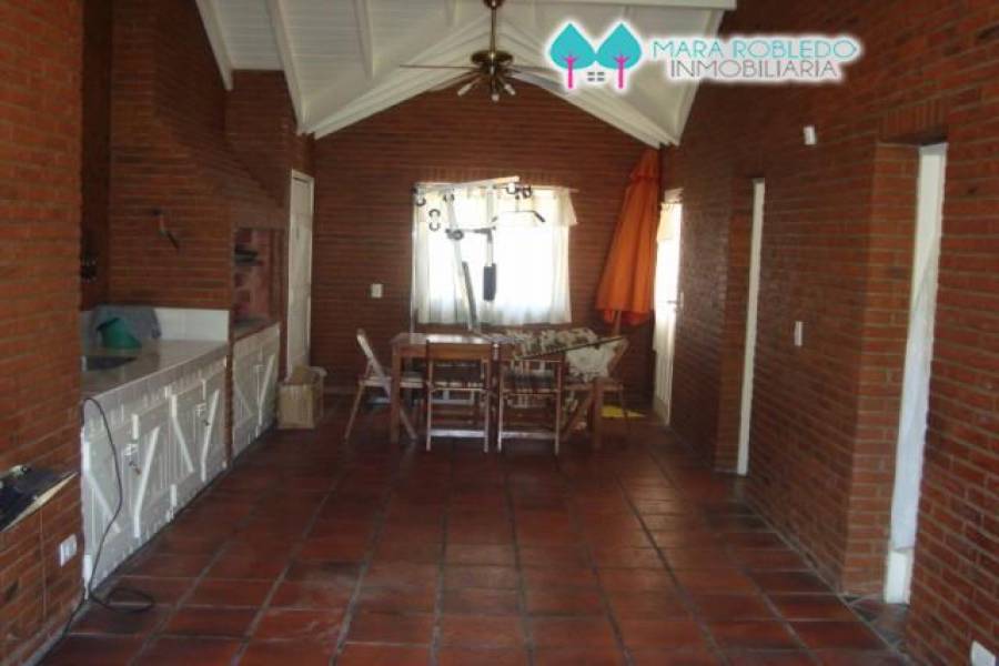 Pinamar,Buenos Aires,Argentina,4 Bedrooms Bedrooms,3 BathroomsBathrooms,Casas,DEL OLIMPO,4454