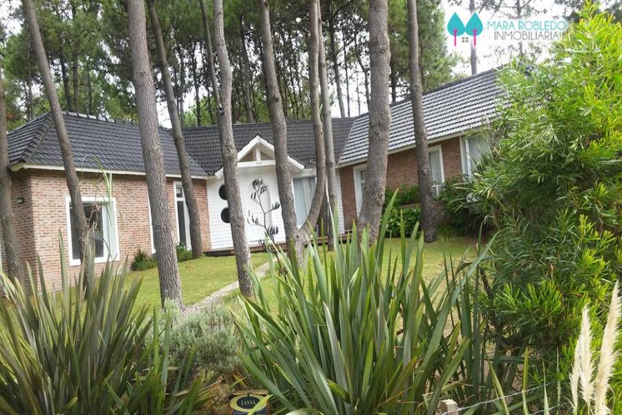 Pinamar,Buenos Aires,Argentina,3 Bedrooms Bedrooms,3 BathroomsBathrooms,Casas,victoria y euridice,4456