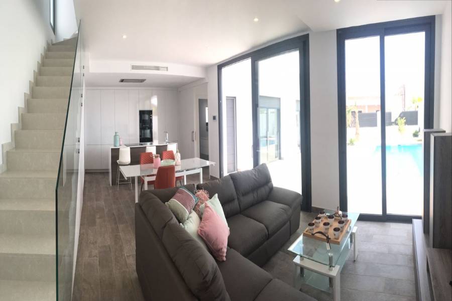 Pilar de la Horadada,Alicante,España,3 Bedrooms Bedrooms,2 BathroomsBathrooms,Chalets,40145
