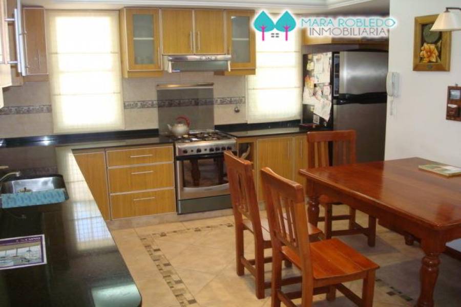 Pinamar,Buenos Aires,Argentina,4 Bedrooms Bedrooms,4 BathroomsBathrooms,Casas,NAUTILUS ,4458