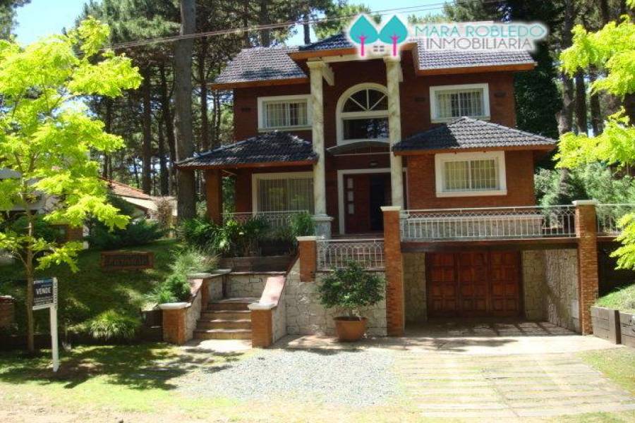 Pinamar,Buenos Aires,Argentina,4 Bedrooms Bedrooms,4 BathroomsBathrooms,Casas,NAUTILUS ,4458