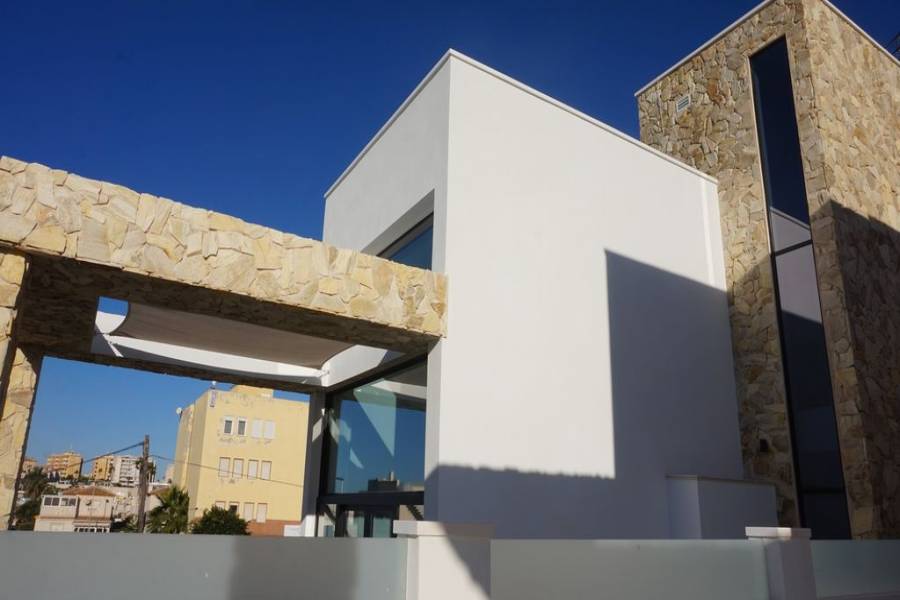 Torrevieja,Alicante,España,4 Bedrooms Bedrooms,4 BathroomsBathrooms,Chalets,40167