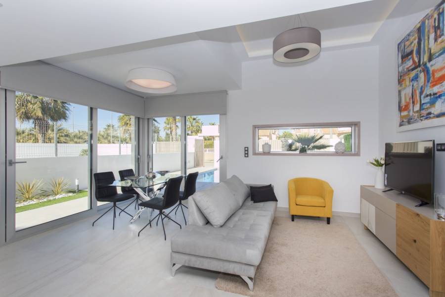 Guardamar del Segura,Alicante,España,3 Bedrooms Bedrooms,2 BathroomsBathrooms,Chalets,40184