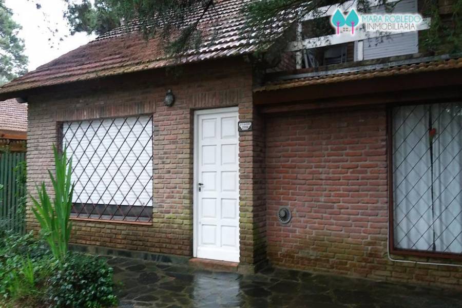 Pinamar,Buenos Aires,Argentina,4 Bedrooms Bedrooms,1 BañoBathrooms,Casas,SILFIDES,4461