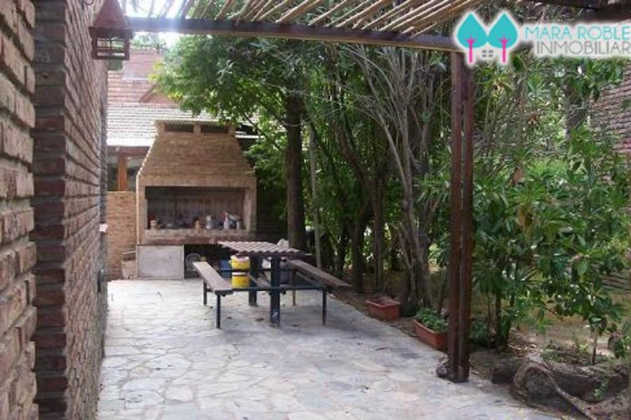 Pinamar,Buenos Aires,Argentina,4 Bedrooms Bedrooms,1 BañoBathrooms,Casas,SILFIDES,4461