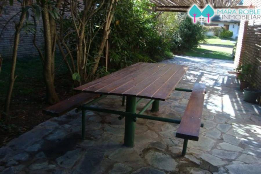 Pinamar,Buenos Aires,Argentina,4 Bedrooms Bedrooms,1 BañoBathrooms,Casas,SILFIDES,4461