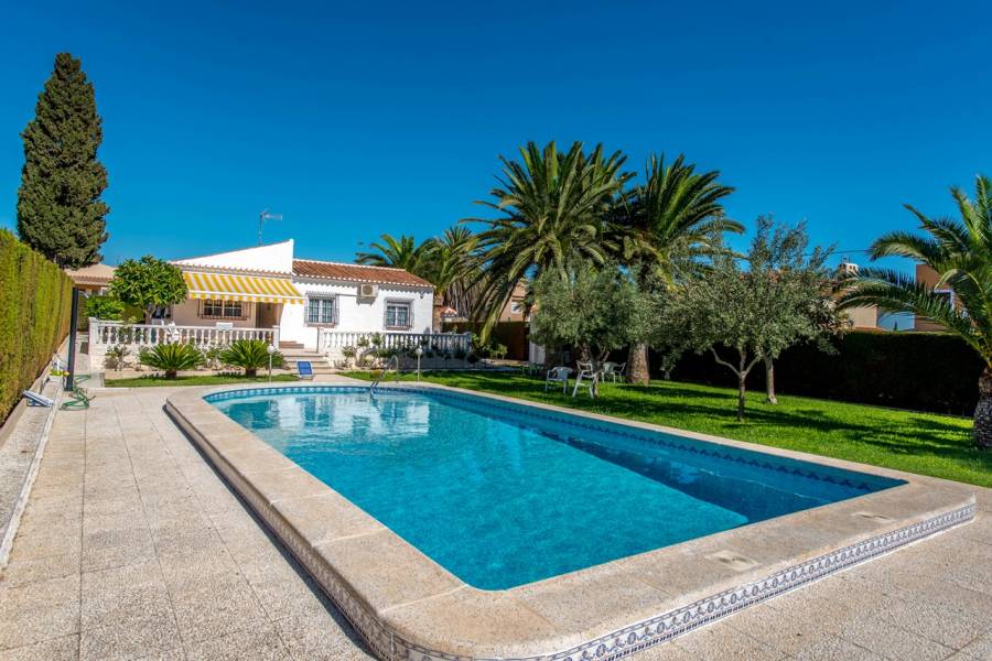 Torrevieja,Alicante,España,3 Bedrooms Bedrooms,2 BathroomsBathrooms,Chalets,40196