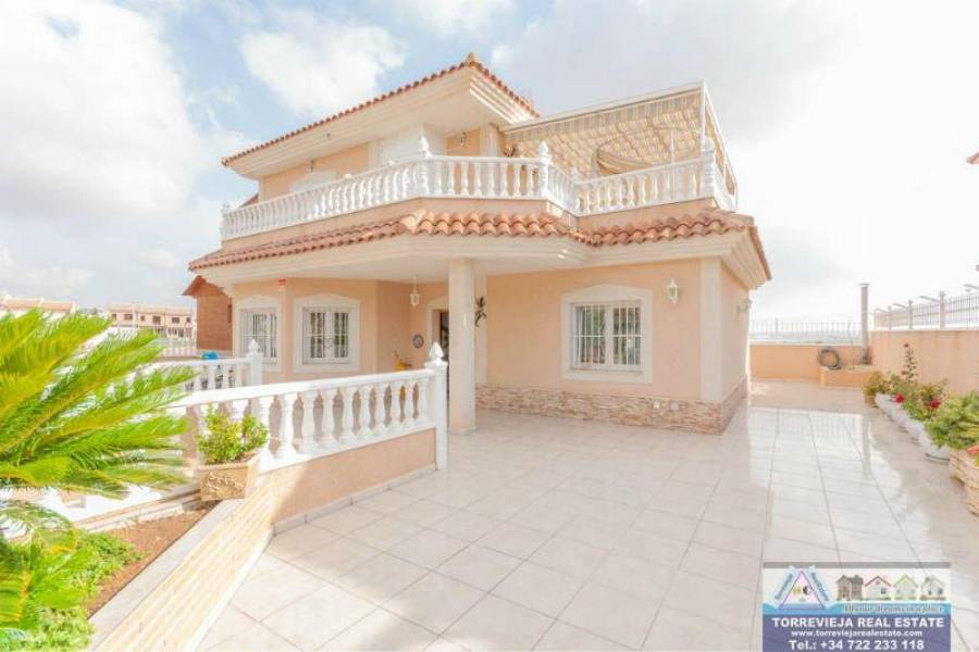 Torrevieja,Alicante,España,5 Bedrooms Bedrooms,5 BathroomsBathrooms,Chalets,40210