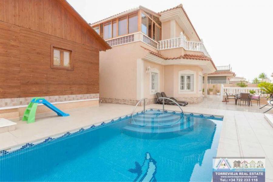 Torrevieja,Alicante,España,5 Bedrooms Bedrooms,5 BathroomsBathrooms,Chalets,40210