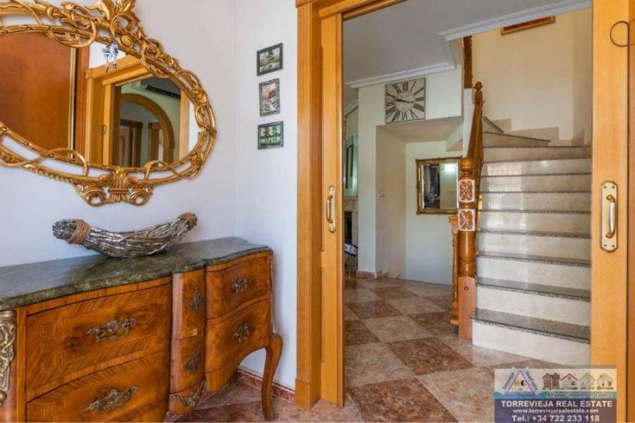 Torrevieja,Alicante,España,5 Bedrooms Bedrooms,5 BathroomsBathrooms,Chalets,40210