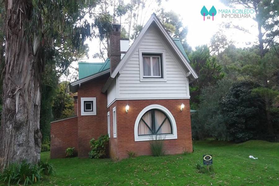 Pinamar,Buenos Aires,Argentina,3 Bedrooms Bedrooms,2 BathroomsBathrooms,Casas,ULISES,4465