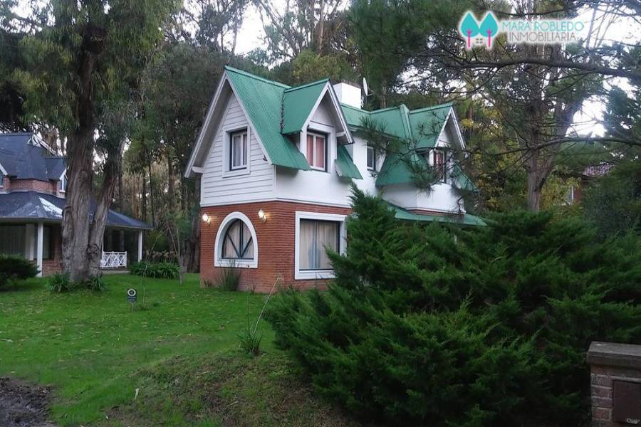 Pinamar,Buenos Aires,Argentina,3 Bedrooms Bedrooms,2 BathroomsBathrooms,Casas,ULISES,4465