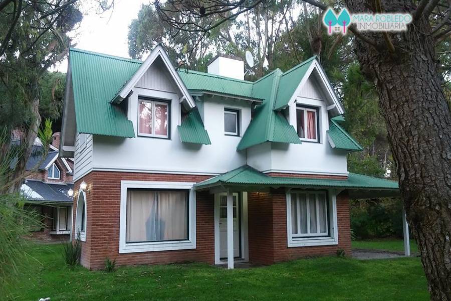 Pinamar,Buenos Aires,Argentina,3 Bedrooms Bedrooms,2 BathroomsBathrooms,Casas,ULISES,4465