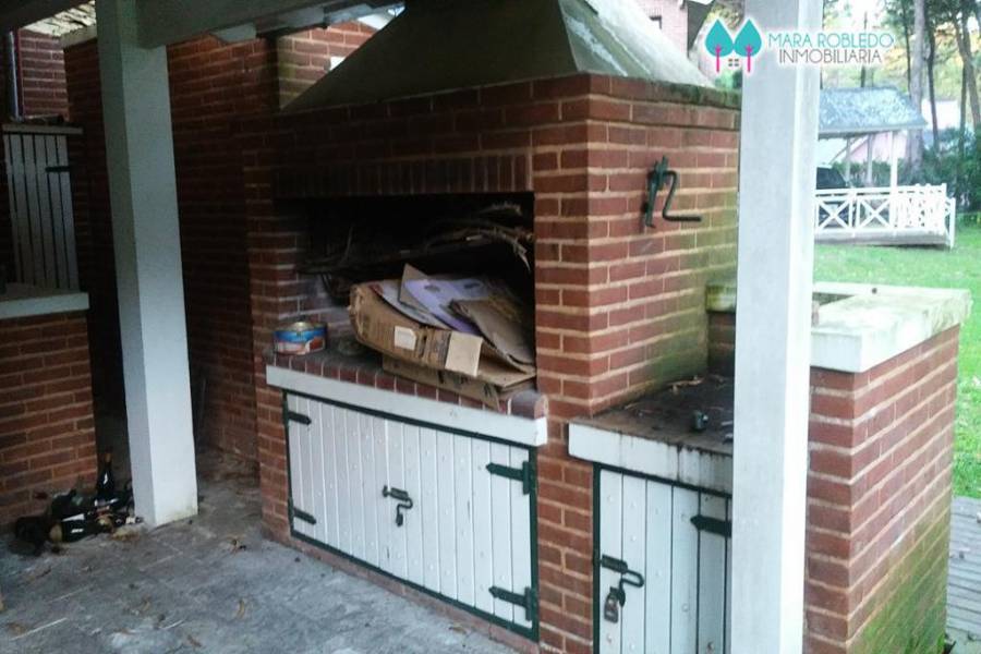 Pinamar,Buenos Aires,Argentina,3 Bedrooms Bedrooms,2 BathroomsBathrooms,Casas,ULISES,4465