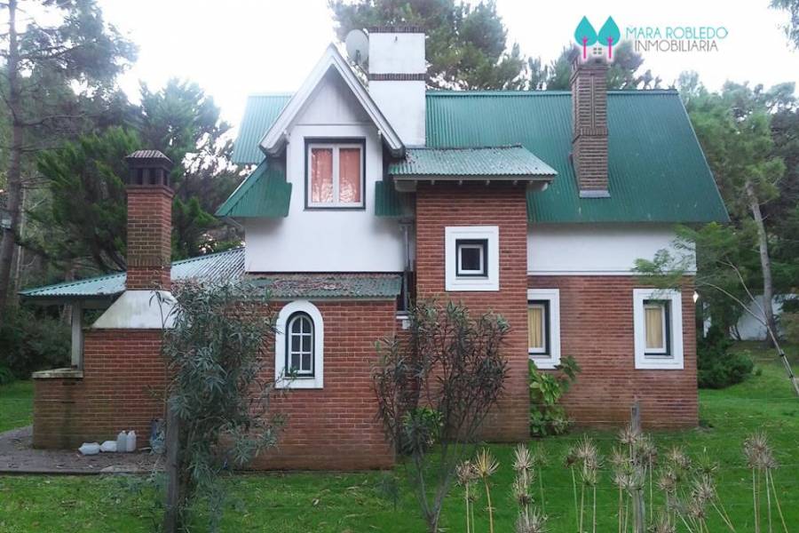 Pinamar,Buenos Aires,Argentina,3 Bedrooms Bedrooms,2 BathroomsBathrooms,Casas,ULISES,4465