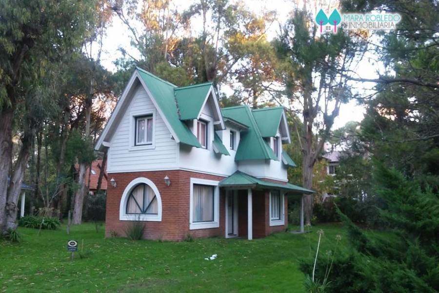 Pinamar,Buenos Aires,Argentina,3 Bedrooms Bedrooms,2 BathroomsBathrooms,Casas,ULISES,4465