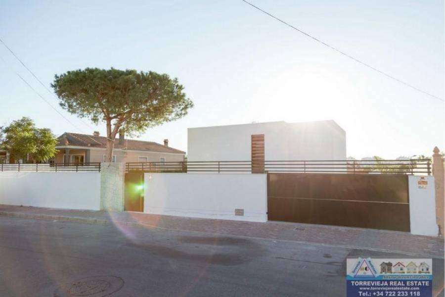 Torrevieja,Alicante,España,4 Bedrooms Bedrooms,3 BathroomsBathrooms,Chalets,40240