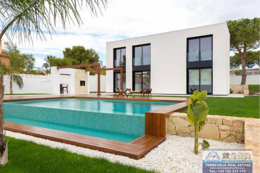 Torrevieja,Alicante,España,4 Bedrooms Bedrooms,3 BathroomsBathrooms,Chalets,40240